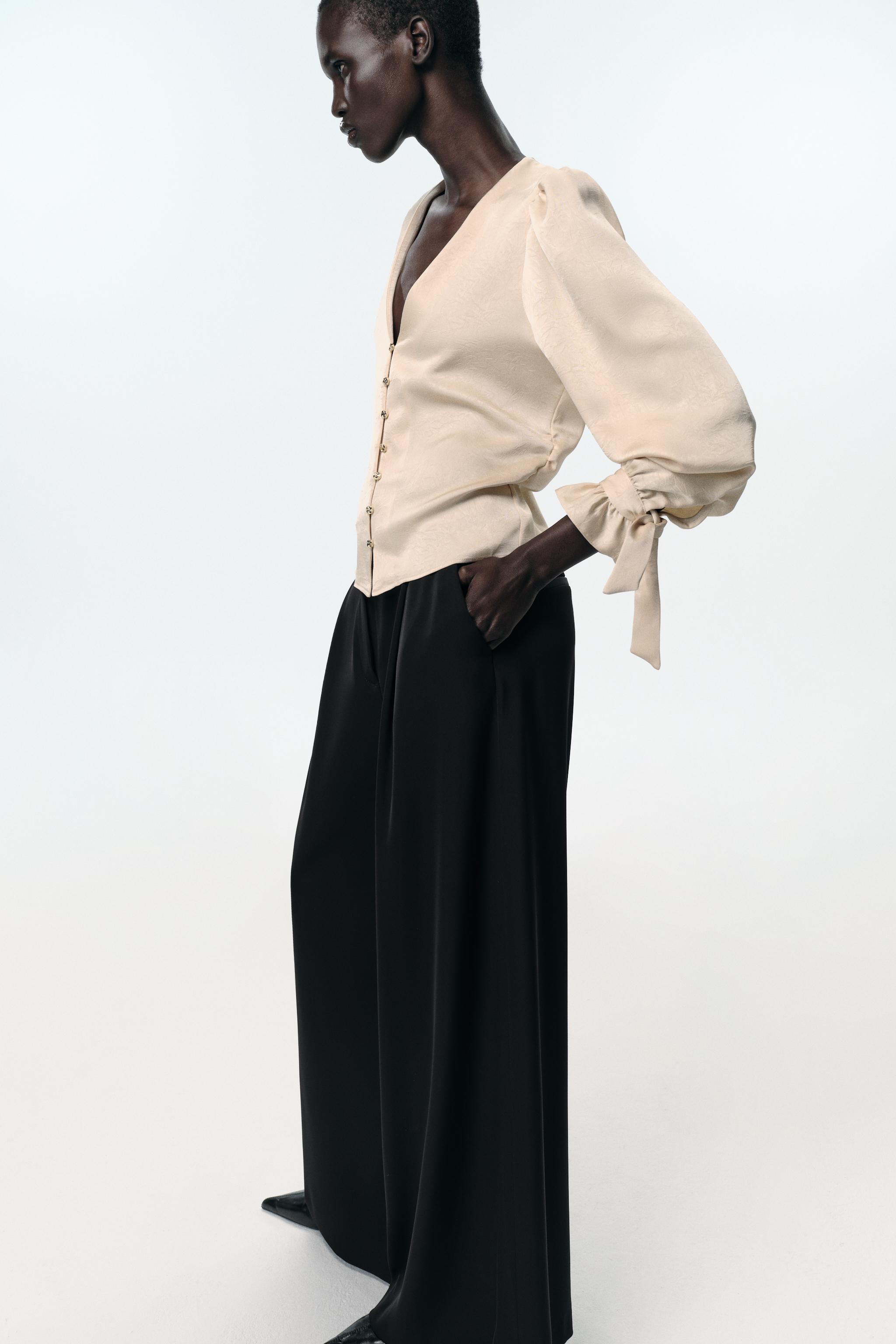 WRINKLE EFFECT FITTED BLOUSE
